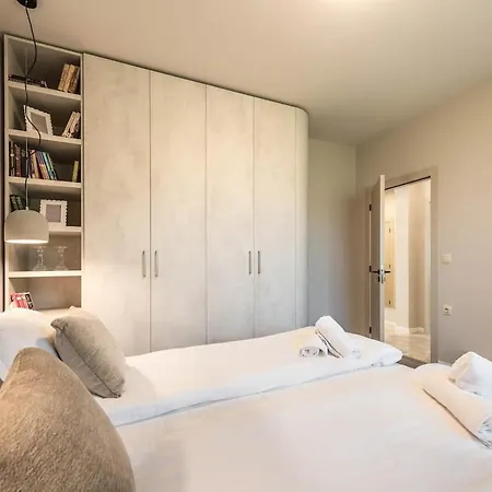 Апартамент Designer 1br Near The Sea Garden, Chayka District Варна