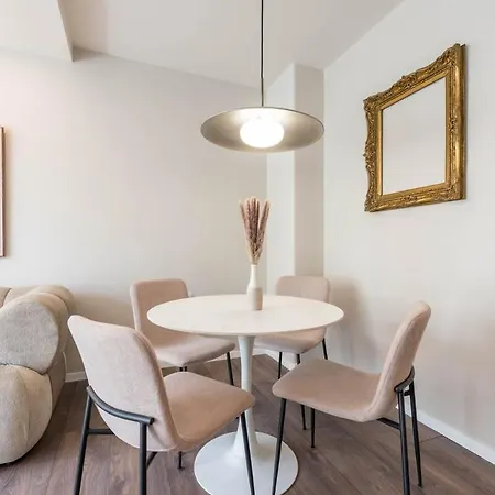 Designer 1br Near The Sea Garden, Chayka District Апартамент Варна
