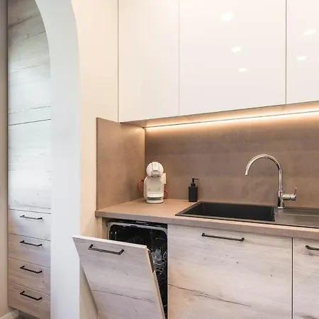 Designer 1br Near The Sea Garden, Chayka District Варна