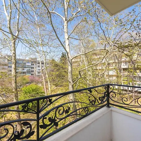 Designer 1br Near The Sea Garden, Chayka District *