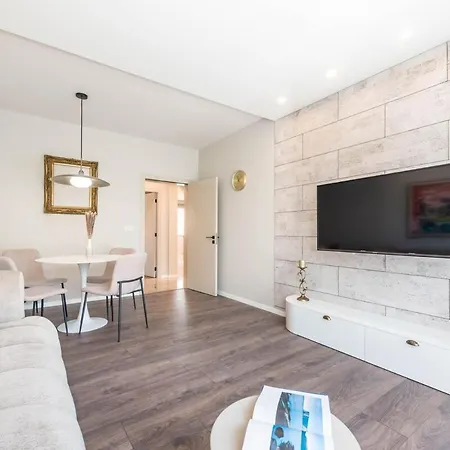 Апартамент Designer 1br Near The Sea Garden, Chayka District Варна