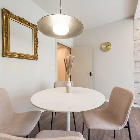 דירה Designer 1br Near The Sea Garden, Chayka District וארנה