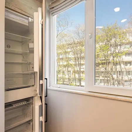 Designer 1br Near The Sea Garden, Chayka District Apartment
